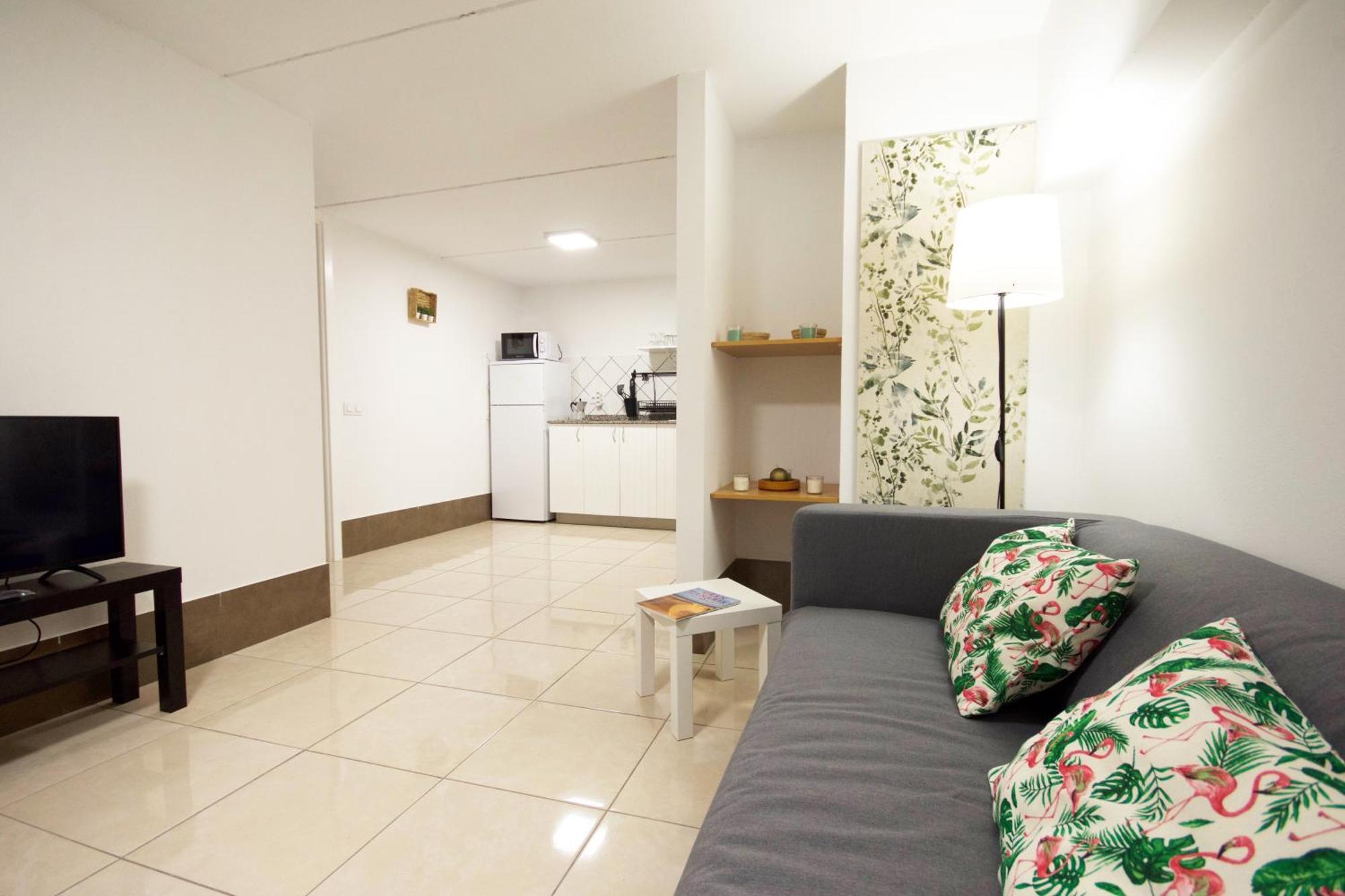 Apartamentos A 10 Minutos Del Aeropuerto Carrizal Exterior photo